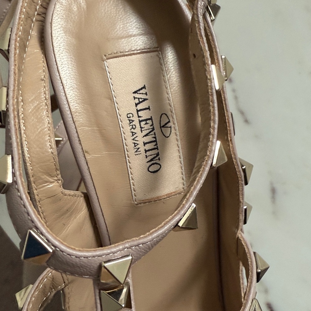 Valentino Garavani Rockstud T-Strap Pointed Toe Pump Size 38 - Picture 5 of 10